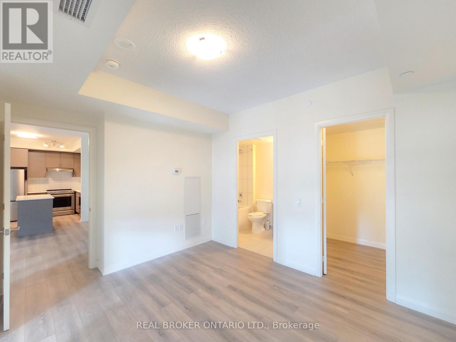 618 - 9000 Jane Street, Vaughan, Ontario  L4K 0M6 - Photo 9 - N12869380