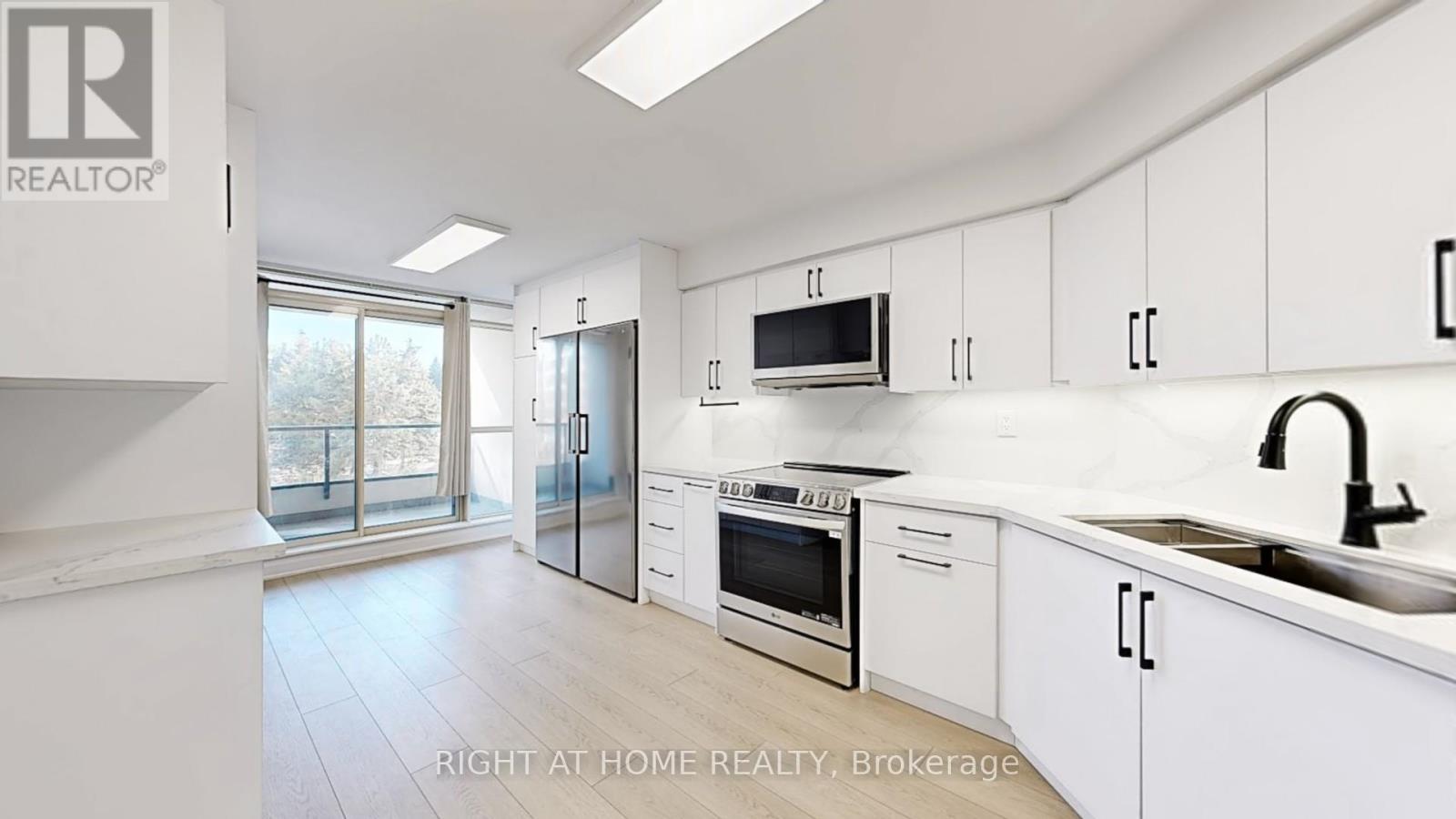 402 - 1 Clark Avenue W, Vaughan, Ontario  L4J 7Y6 - Photo 10 - N12869406