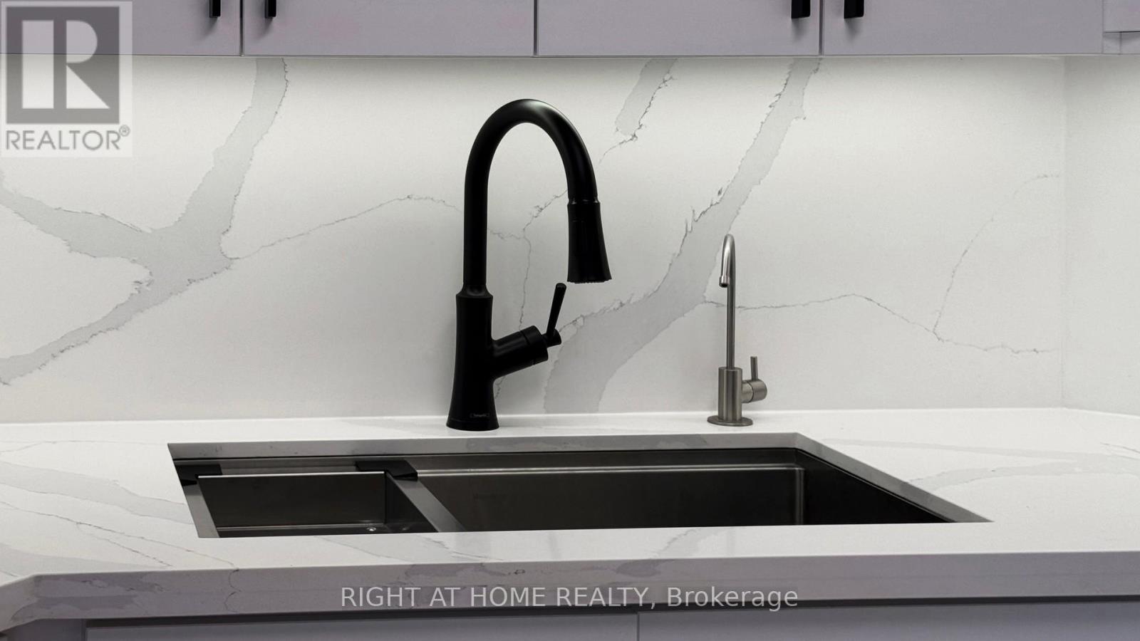 402 - 1 Clark Avenue W, Vaughan, Ontario  L4J 7Y6 - Photo 13 - N12869406