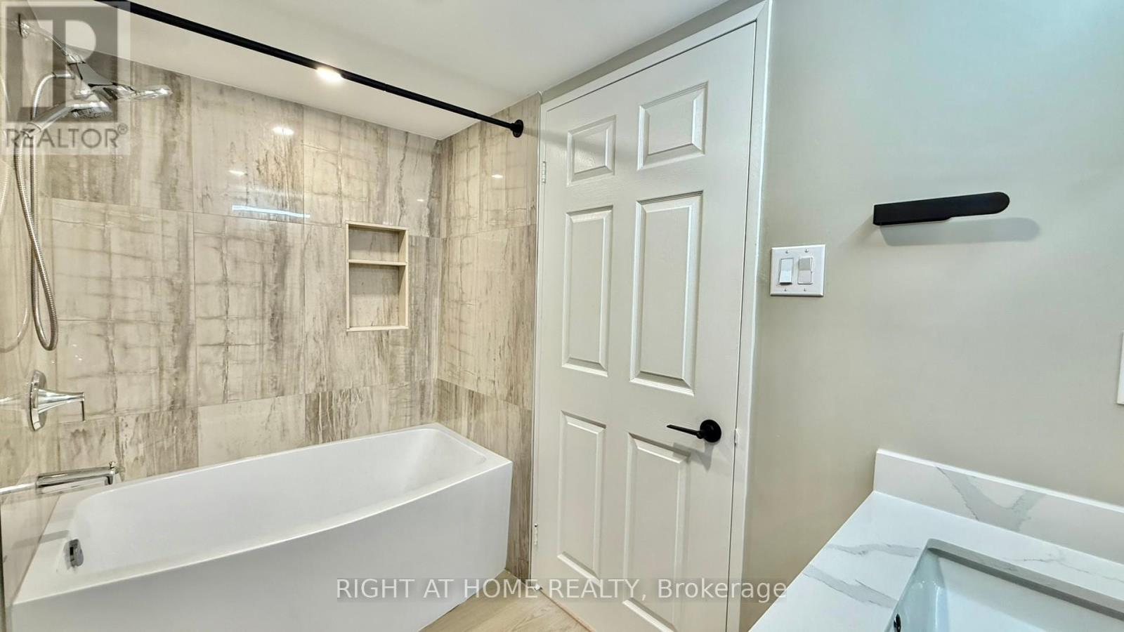 402 - 1 Clark Avenue W, Vaughan, Ontario  L4J 7Y6 - Photo 26 - N12869406