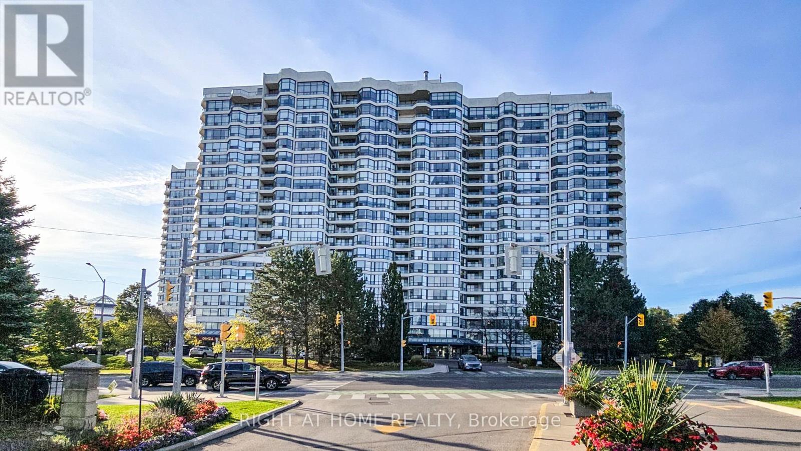 402 - 1 Clark Avenue W, Vaughan, Ontario  L4J 7Y6 - Photo 3 - N12869406