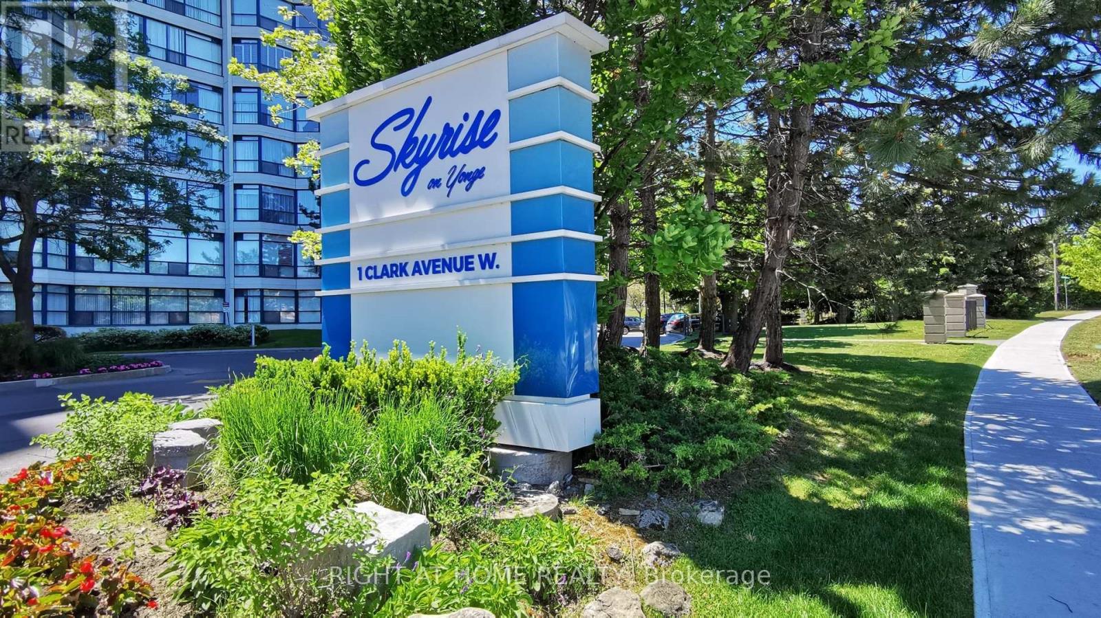 402 - 1 Clark Avenue W, Vaughan, Ontario  L4J 7Y6 - Photo 4 - N12869406