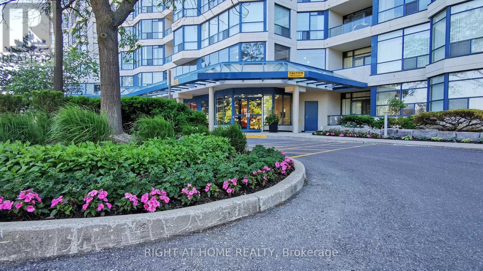 402 - 1 Clark Avenue W, Vaughan, Ontario  L4J 7Y6 - Photo 5 - N12869406