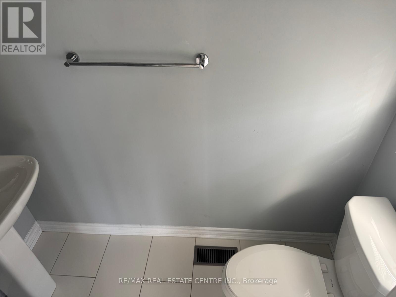 17 Feeder Street, Brampton, Ontario  L7A 4T7 - Photo 5 - W12869394