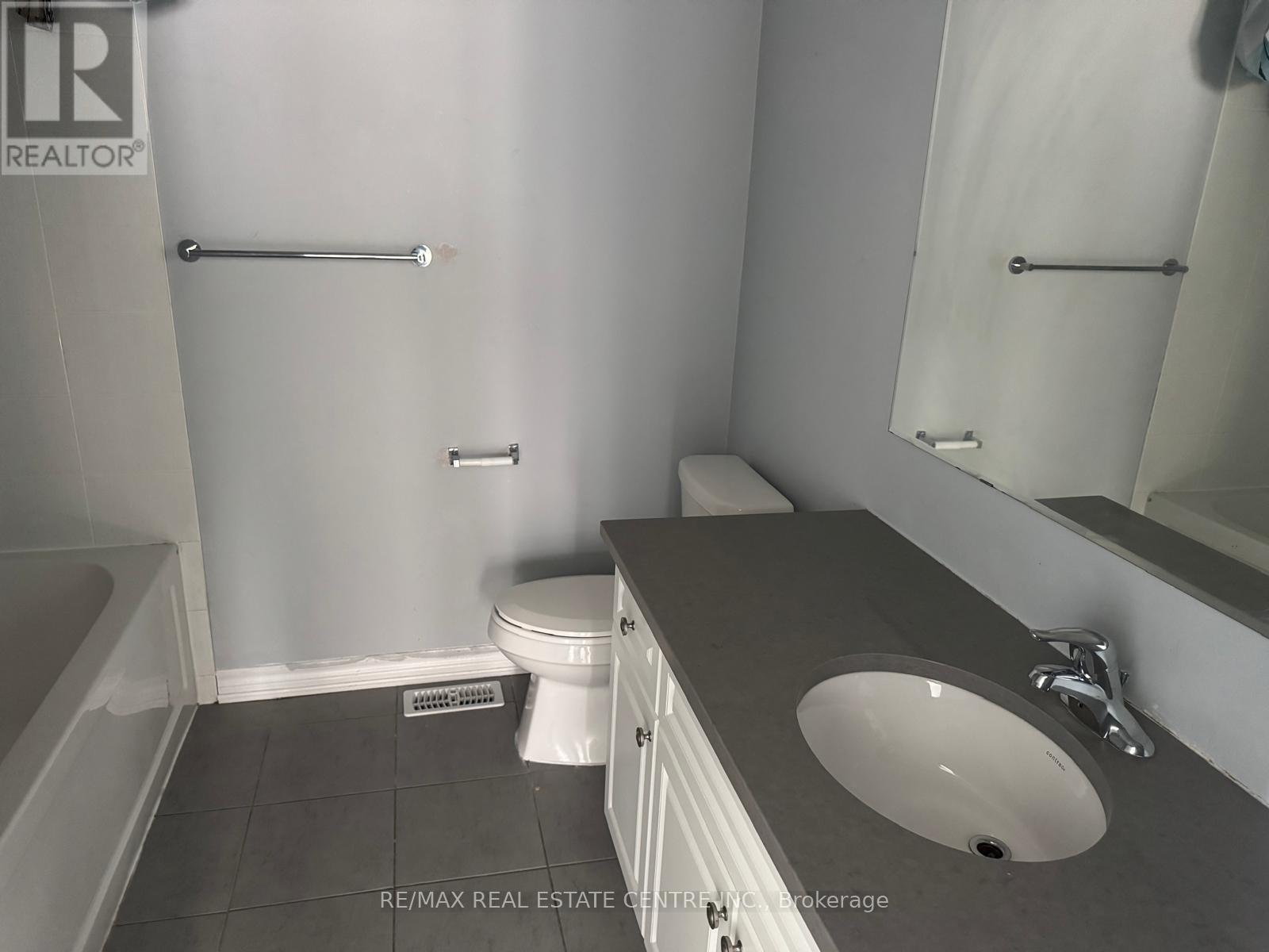 17 Feeder Street, Brampton, Ontario  L7A 4T7 - Photo 8 - W12869394