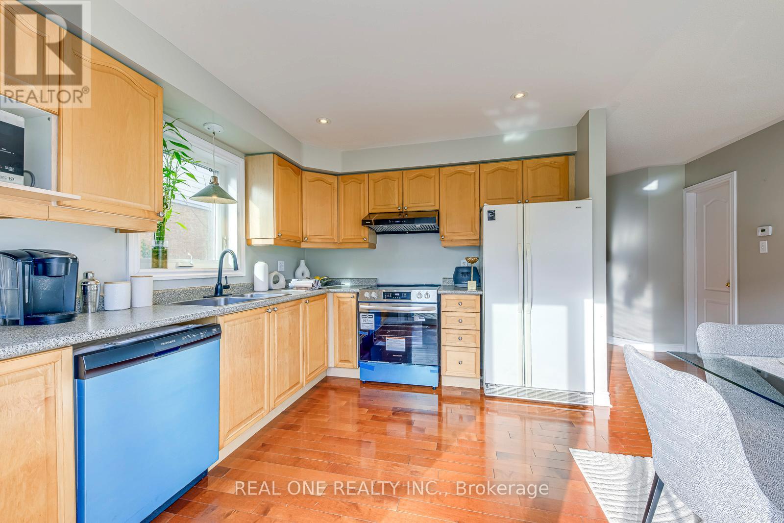 2470 Bankside Drive, Mississauga, Ontario  L5M 6E6 - Photo 16 - W12869460