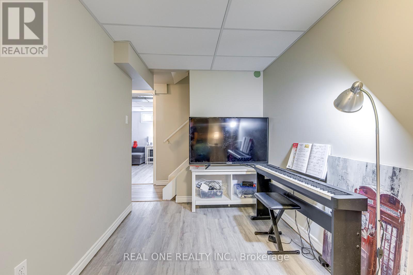 2470 Bankside Drive, Mississauga, Ontario  L5M 6E6 - Photo 36 - W12869460