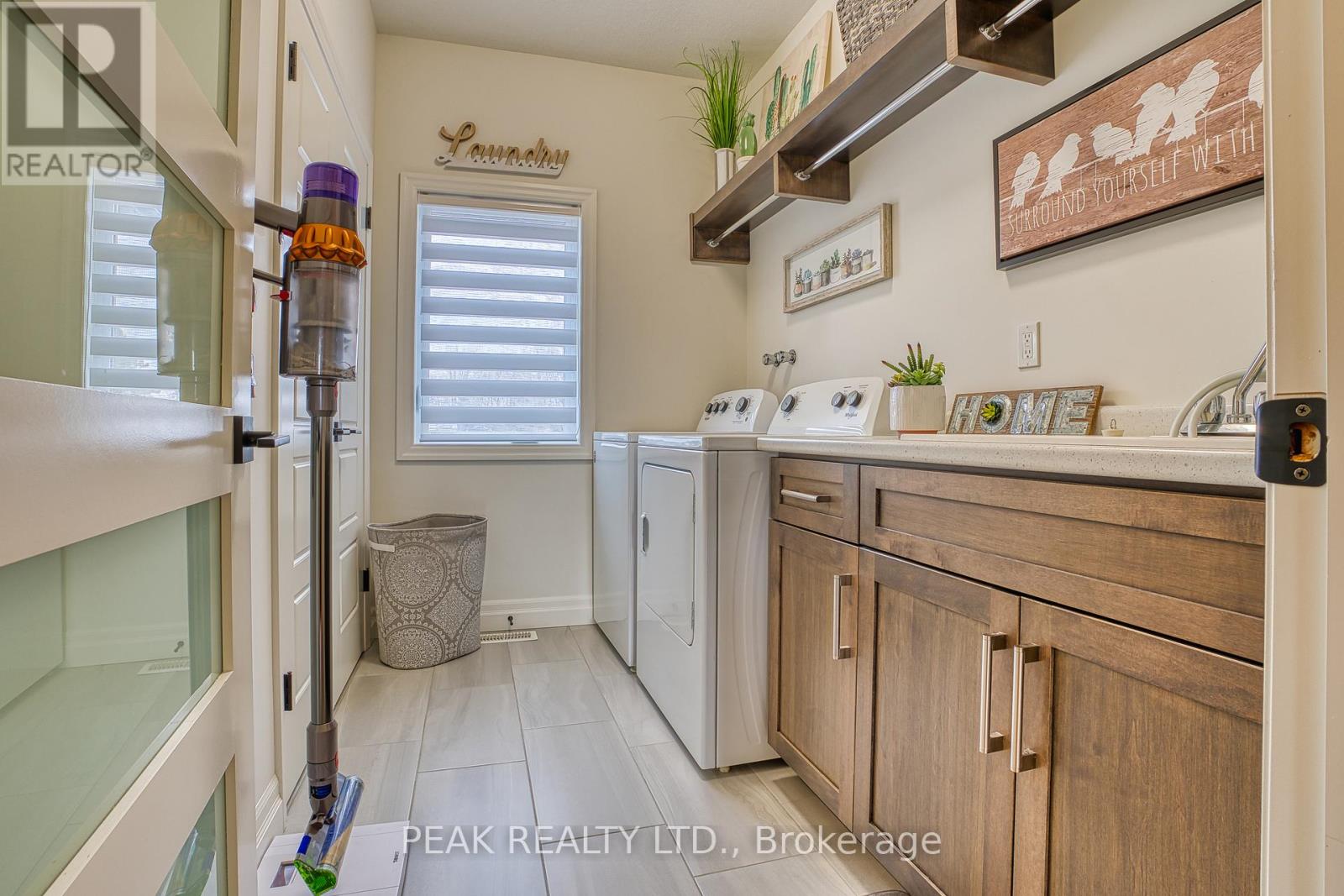 33 Wellington Street S, Ashfield-Colborne-Wawanosh, Ontario  N7A 3X9 - Photo 16 - X12869430