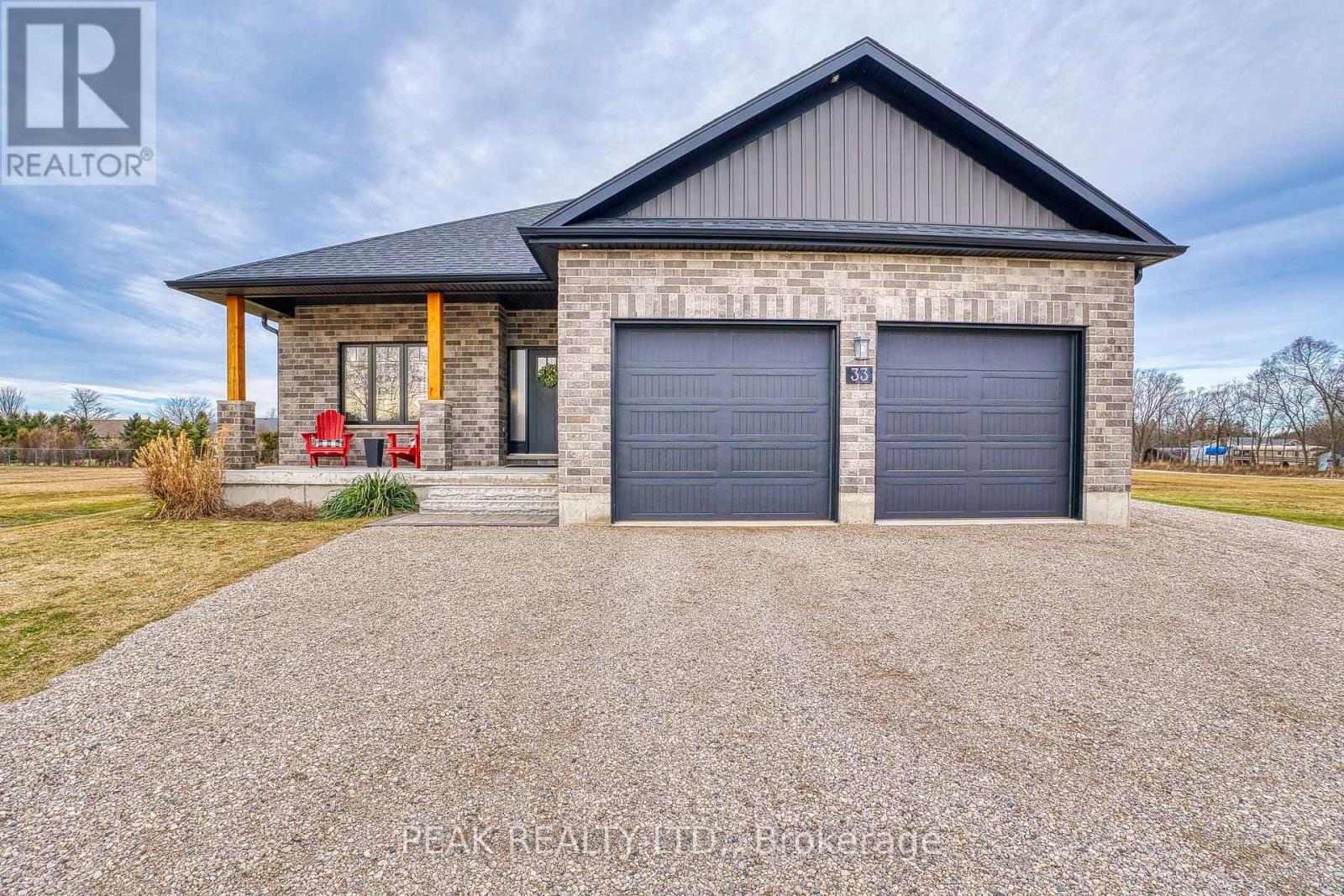 33 Wellington Street S, Ashfield-Colborne-Wawanosh, Ontario  N7A 3X9 - Photo 2 - X12869430