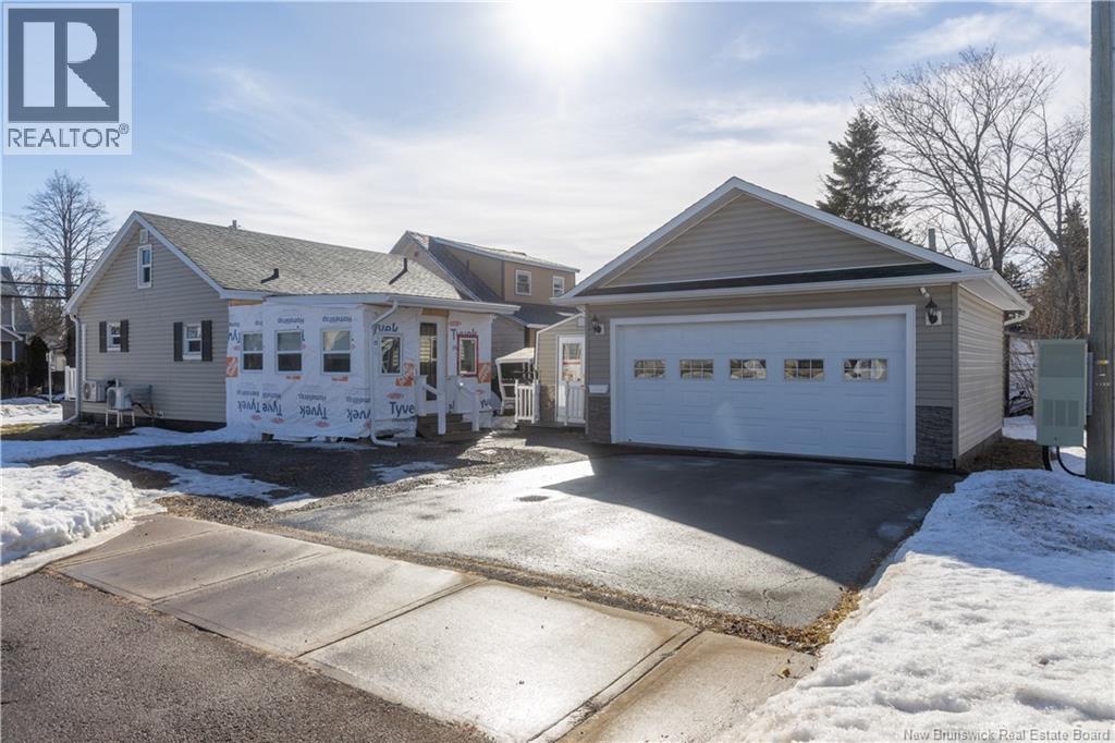 110 Maple Street, Moncton, New Brunswick  E1C 6A3 - Photo 2 - NB134365