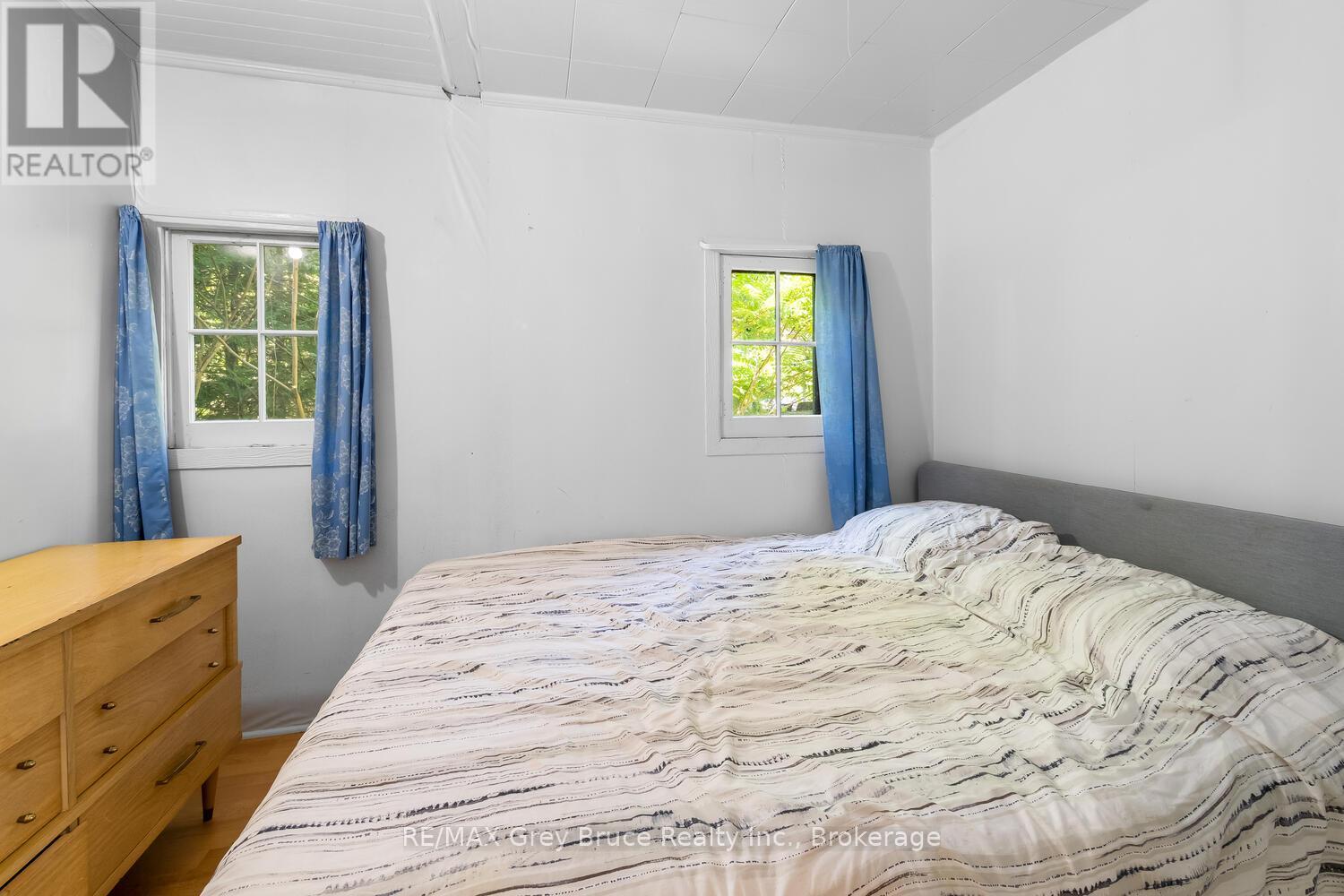 1106 King Edward Avenue, South Bruce Peninsula, Ontario  N0H 2G0 - Photo 28 - X12513116