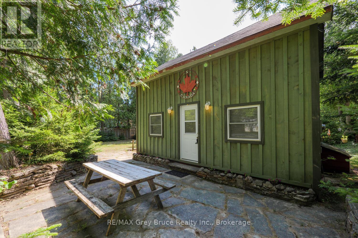 1106 King Edward Avenue, South Bruce Peninsula, Ontario  N0H 2G0 - Photo 31 - X12513116