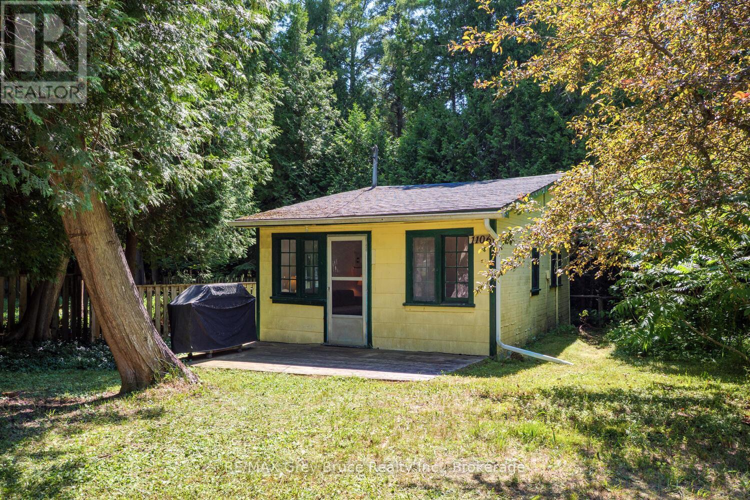 1106 King Edward Avenue, South Bruce Peninsula, Ontario  N0H 2G0 - Photo 21 - X12513116