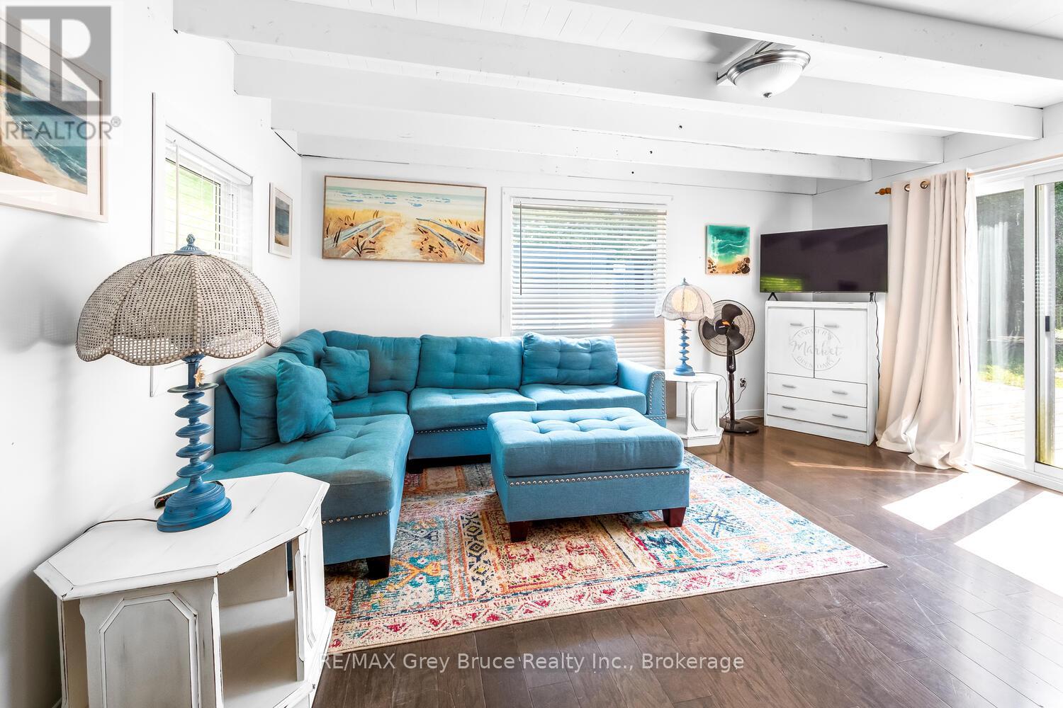 1106 King Edward Avenue, South Bruce Peninsula, Ontario  N0H 2G0 - Photo 2 - X12513116