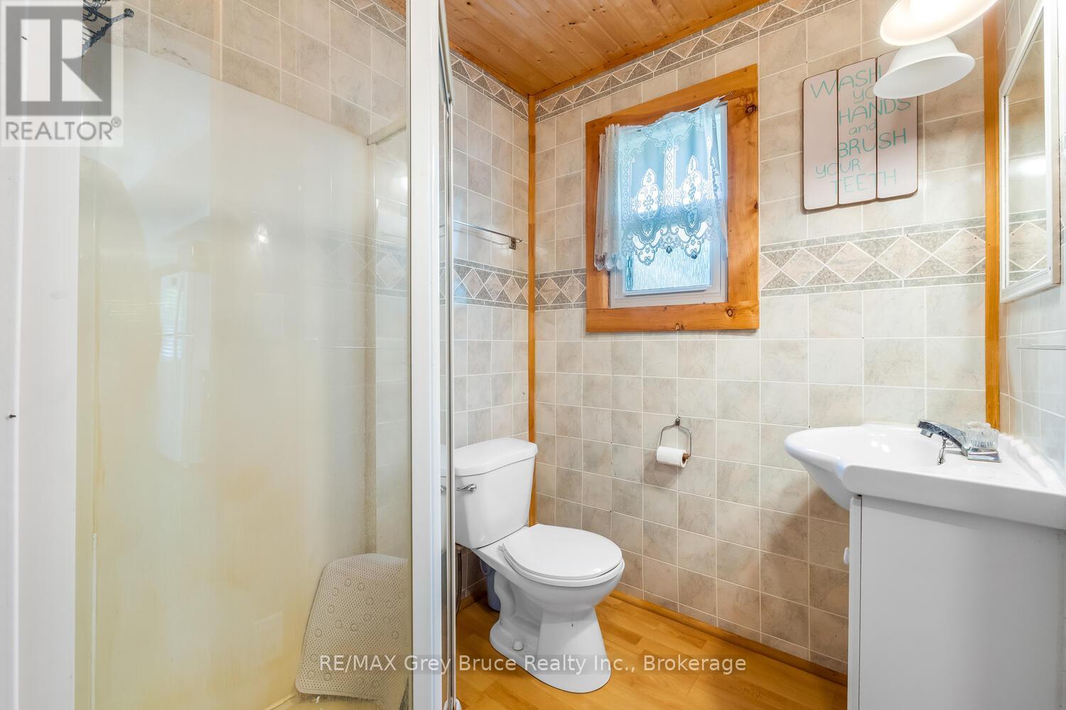 1106 King Edward Avenue, South Bruce Peninsula, Ontario  N0H 2G0 - Photo 19 - X12513116