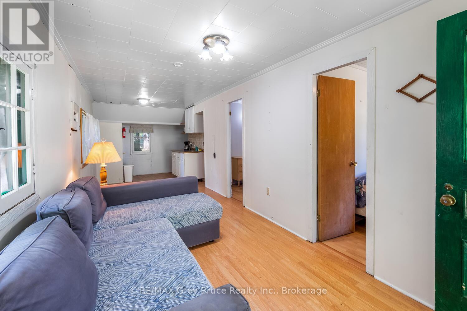 1106 King Edward Avenue, South Bruce Peninsula, Ontario  N0H 2G0 - Photo 27 - X12513116