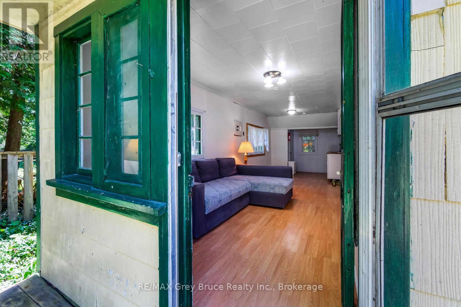 1106 King Edward Avenue, South Bruce Peninsula, Ontario  N0H 2G0 - Photo 22 - X12513116