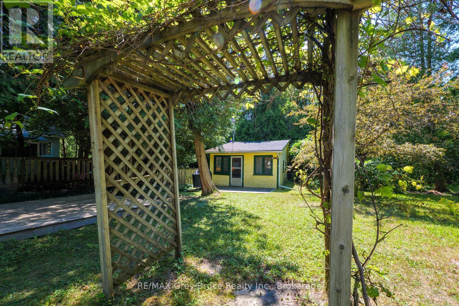 1106 King Edward Avenue, South Bruce Peninsula, Ontario  N0H 2G0 - Photo 30 - X12513116