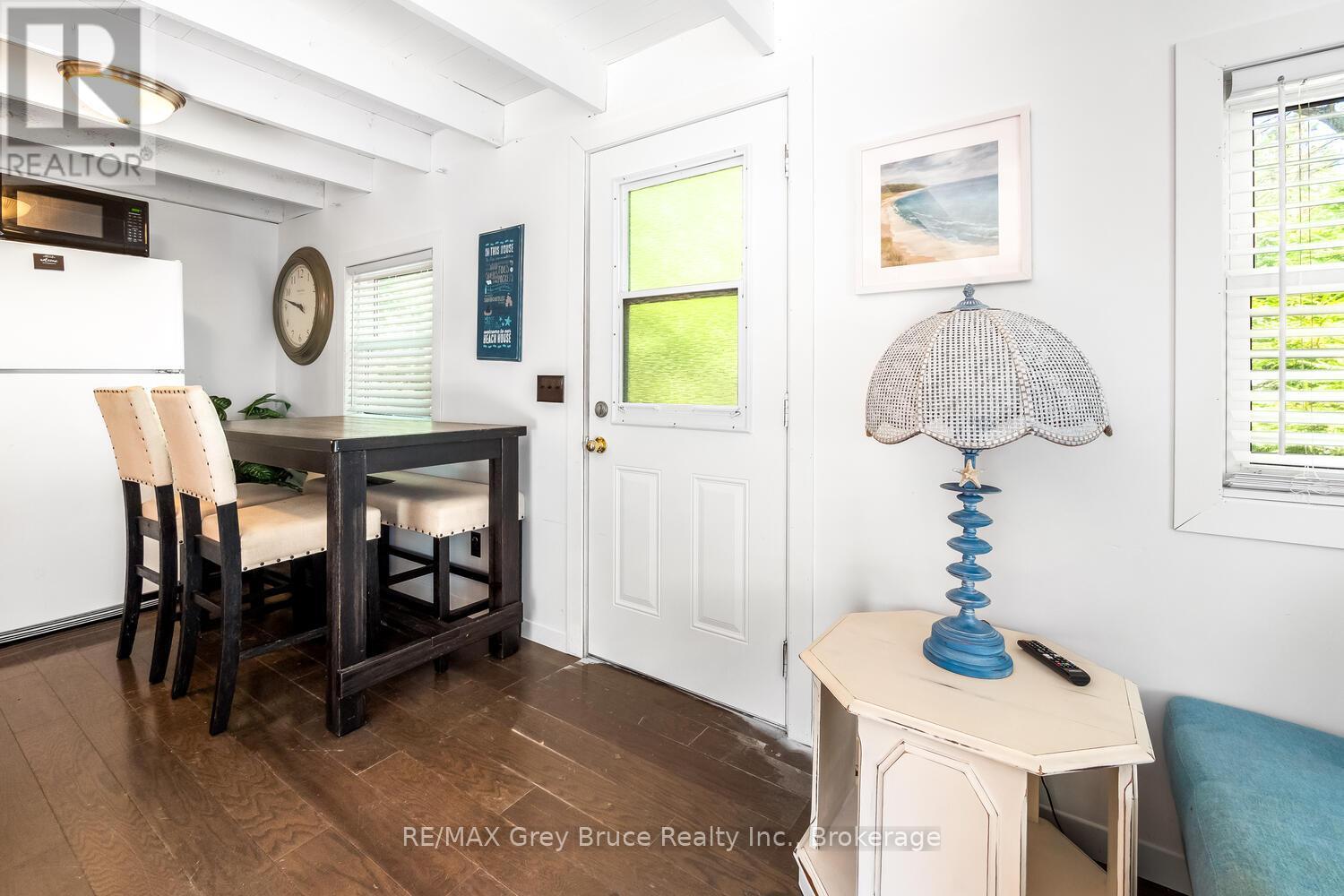 1106 King Edward Avenue, South Bruce Peninsula, Ontario  N0H 2G0 - Photo 10 - X12513116