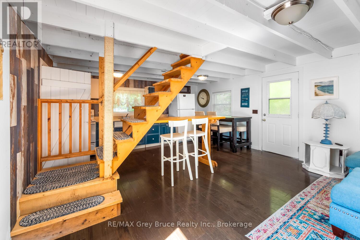 1106 King Edward Avenue, South Bruce Peninsula, Ontario  N0H 2G0 - Photo 5 - X12513116