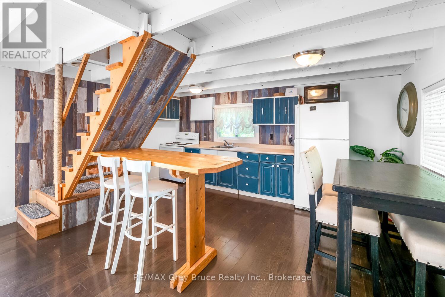 1106 King Edward Avenue, South Bruce Peninsula, Ontario  N0H 2G0 - Photo 6 - X12513116