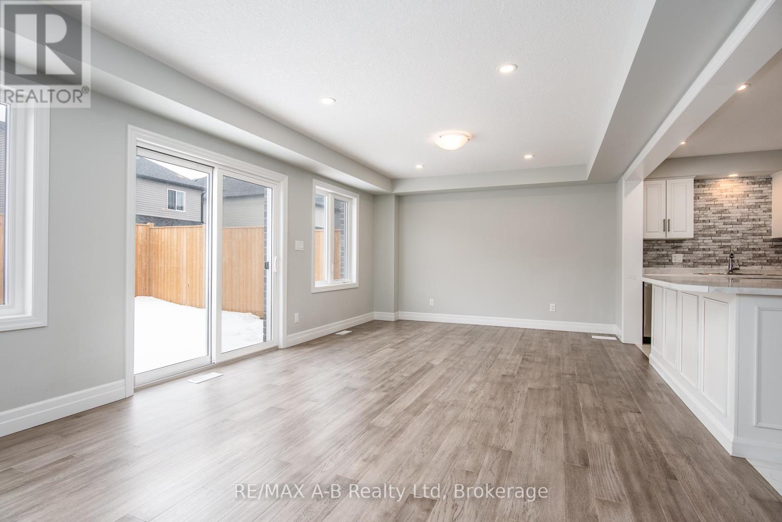 45 Robertson Drive, Stratford, Ontario  N5A 0J6 - Photo 11 - X12859364