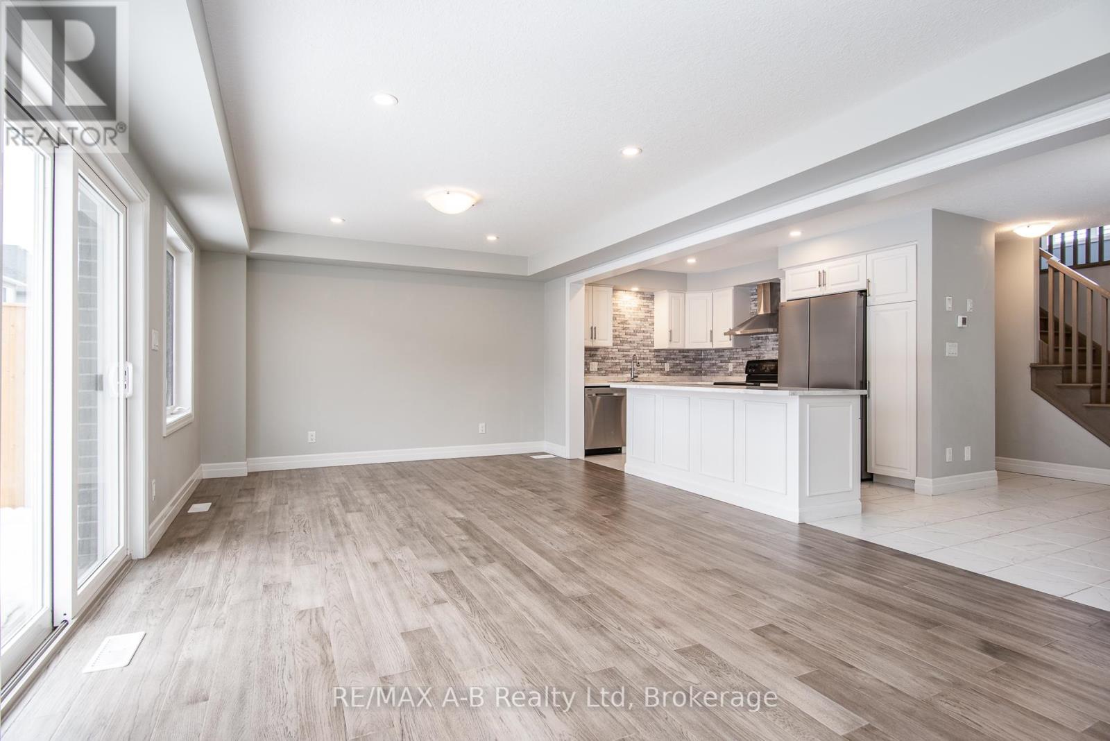 45 Robertson Drive, Stratford, Ontario  N5A 0J6 - Photo 12 - X12859364