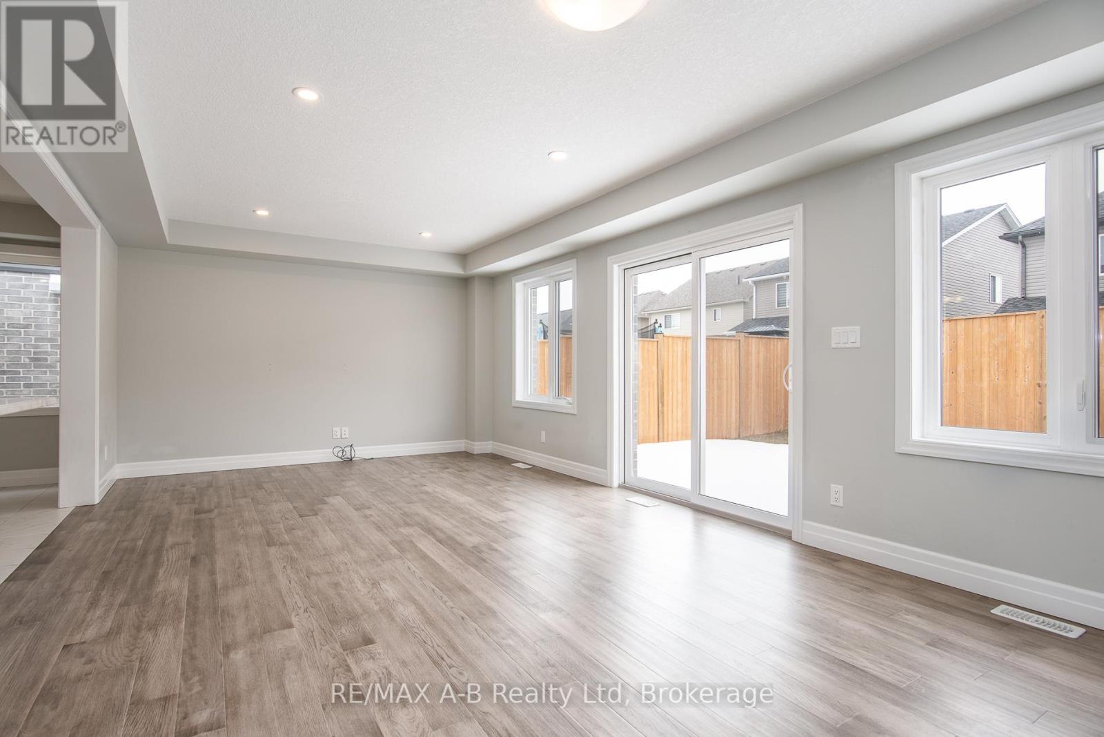 45 Robertson Drive, Stratford, Ontario  N5A 0J6 - Photo 13 - X12859364