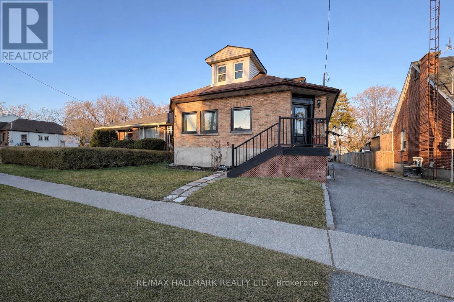 137 ROSEHILL BOULEVARD, Oshawa, Ontario