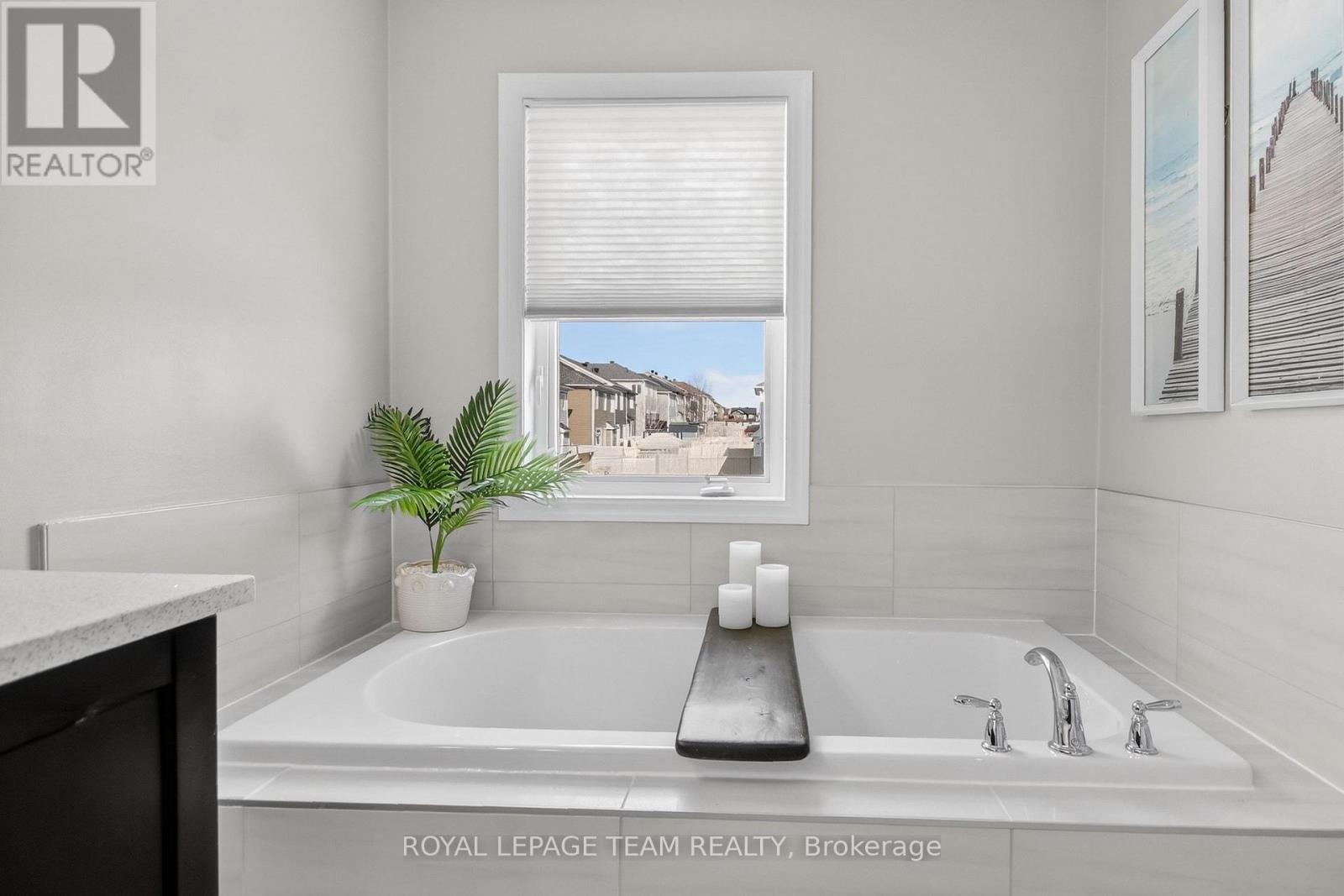 375 Meadowbreeze Drive, Ottawa, Ontario  K2M 0K3 - Photo 25 - X12869528