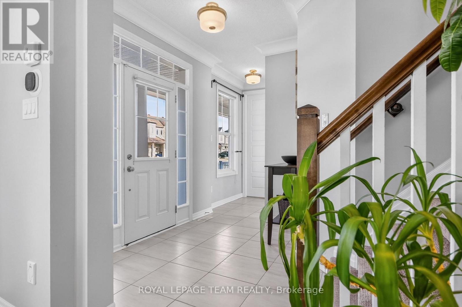 375 Meadowbreeze Drive, Ottawa, Ontario  K2M 0K3 - Photo 5 - X12869528