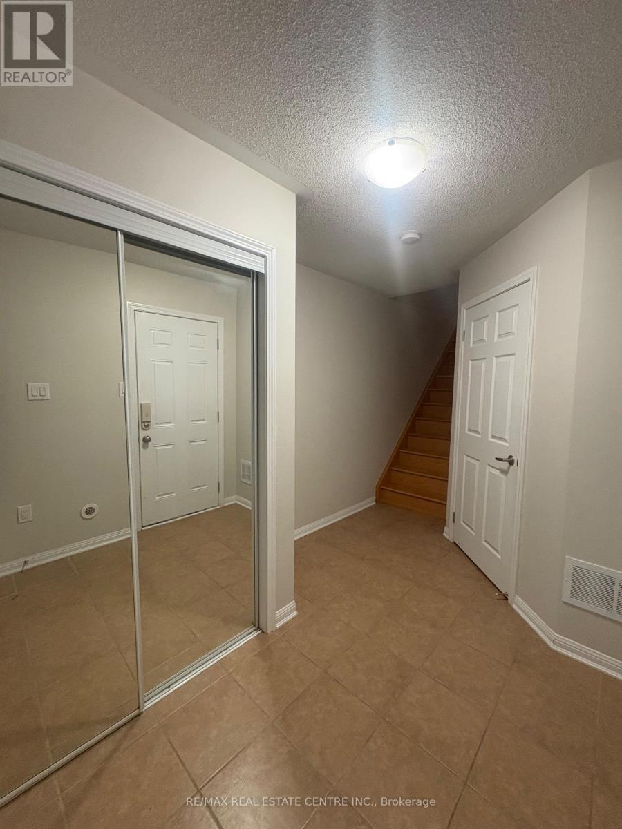 271 Woodley Crescent S, Milton, Ontario  L9T 8C4 - Photo 4 - W12840408