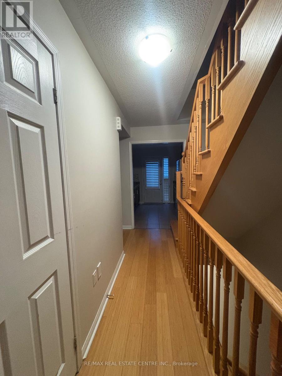 271 Woodley Crescent S, Milton, Ontario  L9T 8C4 - Photo 6 - W12840408