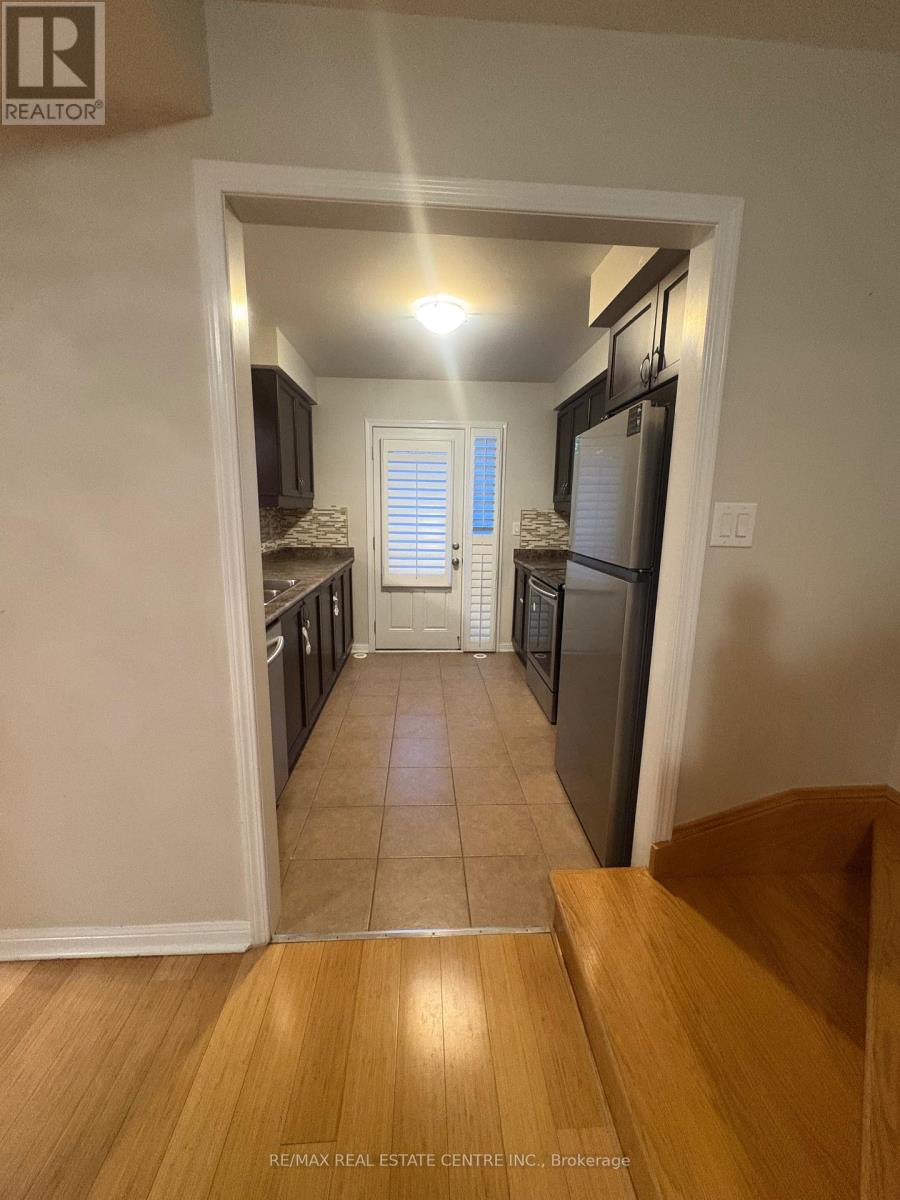 271 Woodley Crescent S, Milton, Ontario  L9T 8C4 - Photo 8 - W12840408