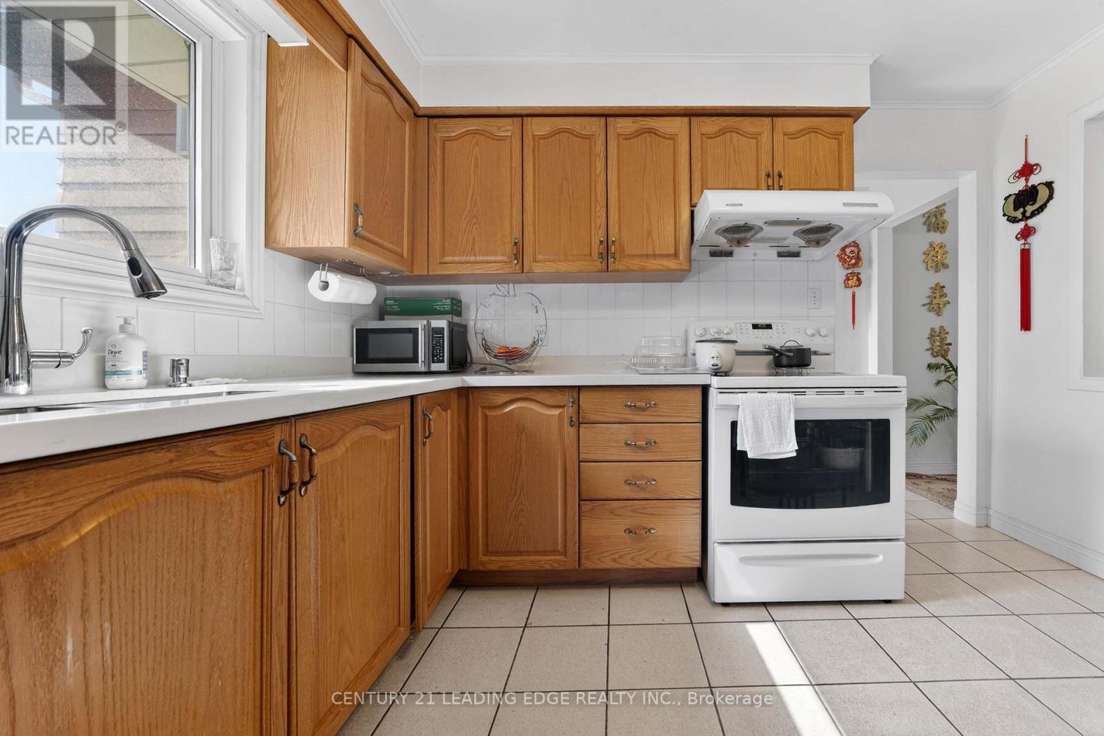 36 Lawnmere Crescent, Toronto, Ontario  M1S 2T3 - Photo 4 - E12867350