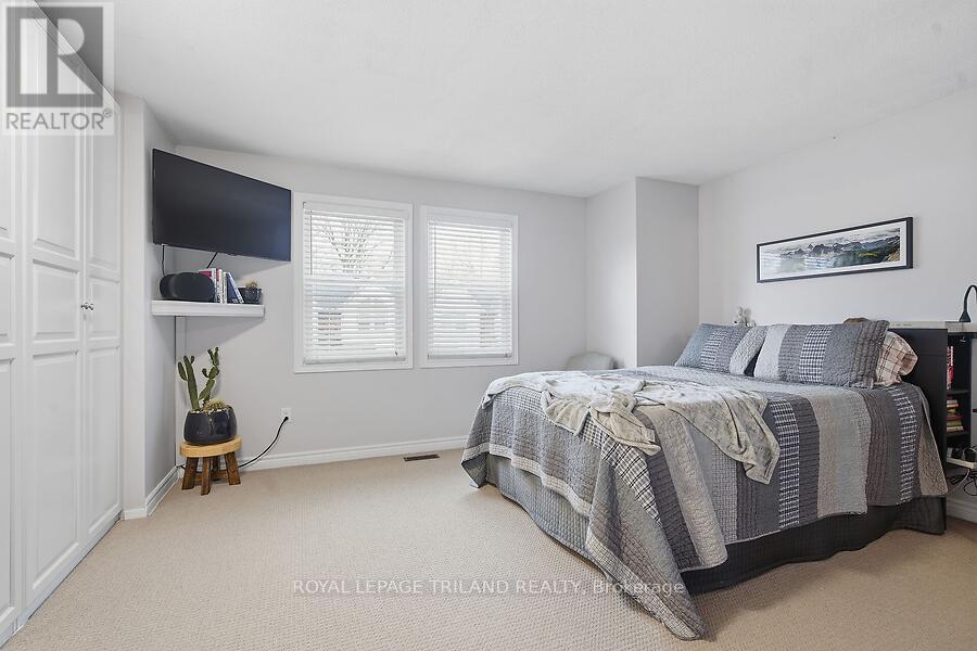 Photo 12 of 23 for 16 - 1415 Commissioners Road W