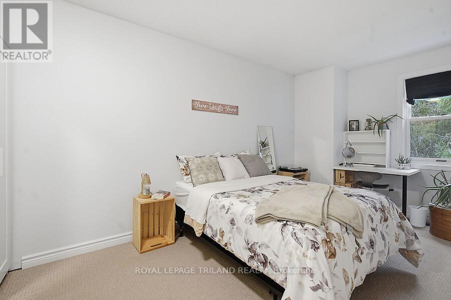 Photo 16 of 23 for 16 - 1415 Commissioners Road W