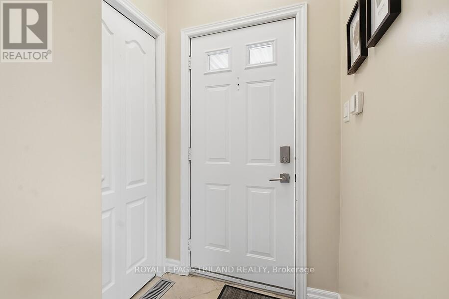 Photo 3 of 23 for 16 - 1415 Commissioners Road W