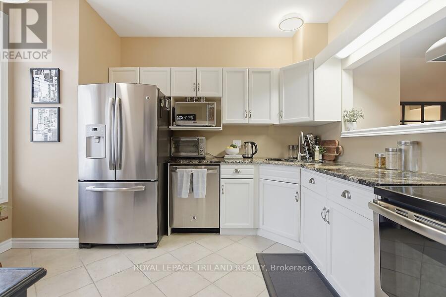 Photo 4 of 23 for 16 - 1415 Commissioners Road W