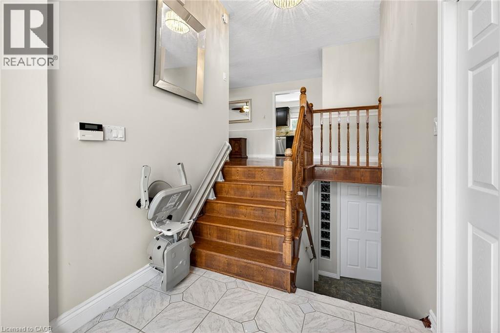 24 Milverton Close, Waterdown, Ontario  L0R 2H3 - Photo 6 - 40810513