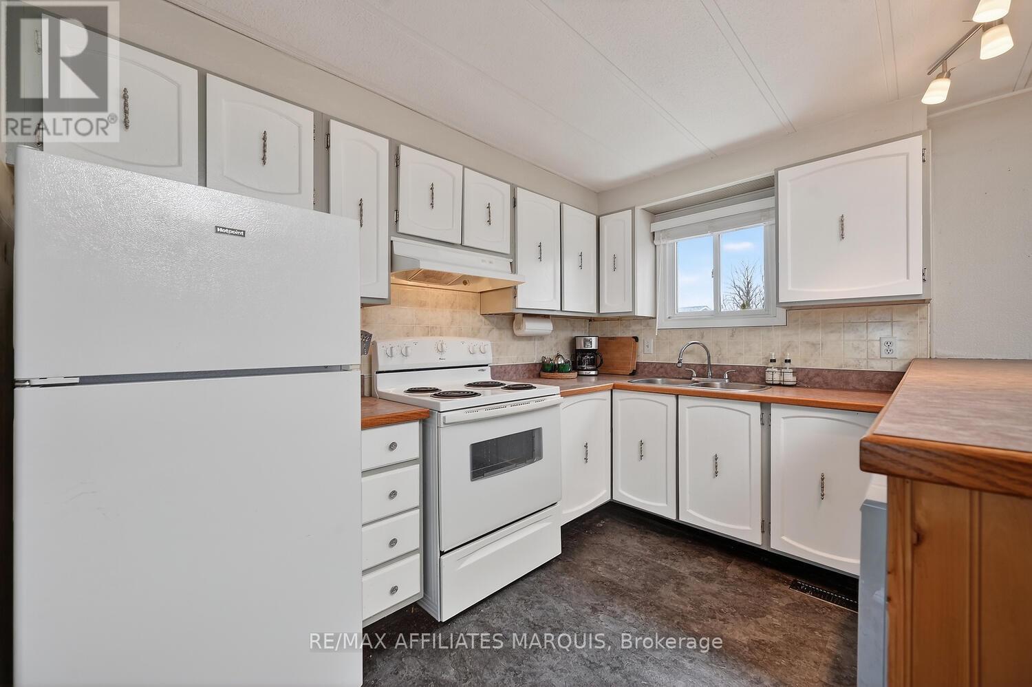 8 Saddle Avenue, Rideau Lakes, Ontario  K7A 4S5 - Photo 12 - X12869534