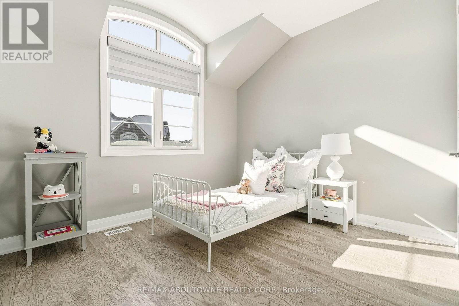 1456 Ford Strathy Crescent, Oakville, Ontario  L6H 3W9 - Photo 40 - W12742676