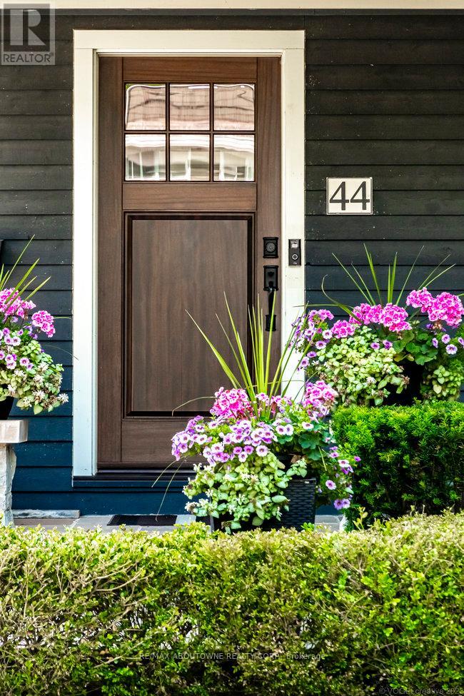 44 Head Street, Oakville, Ontario  L6K 1L5 - Photo 6 - W12826420