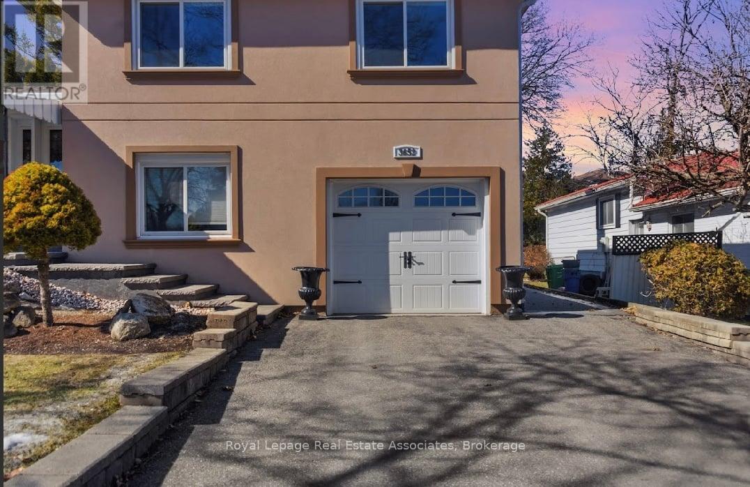 3652 Haven Glenn, Mississauga, Ontario  L4X 1X8 - Photo 2 - W12869566