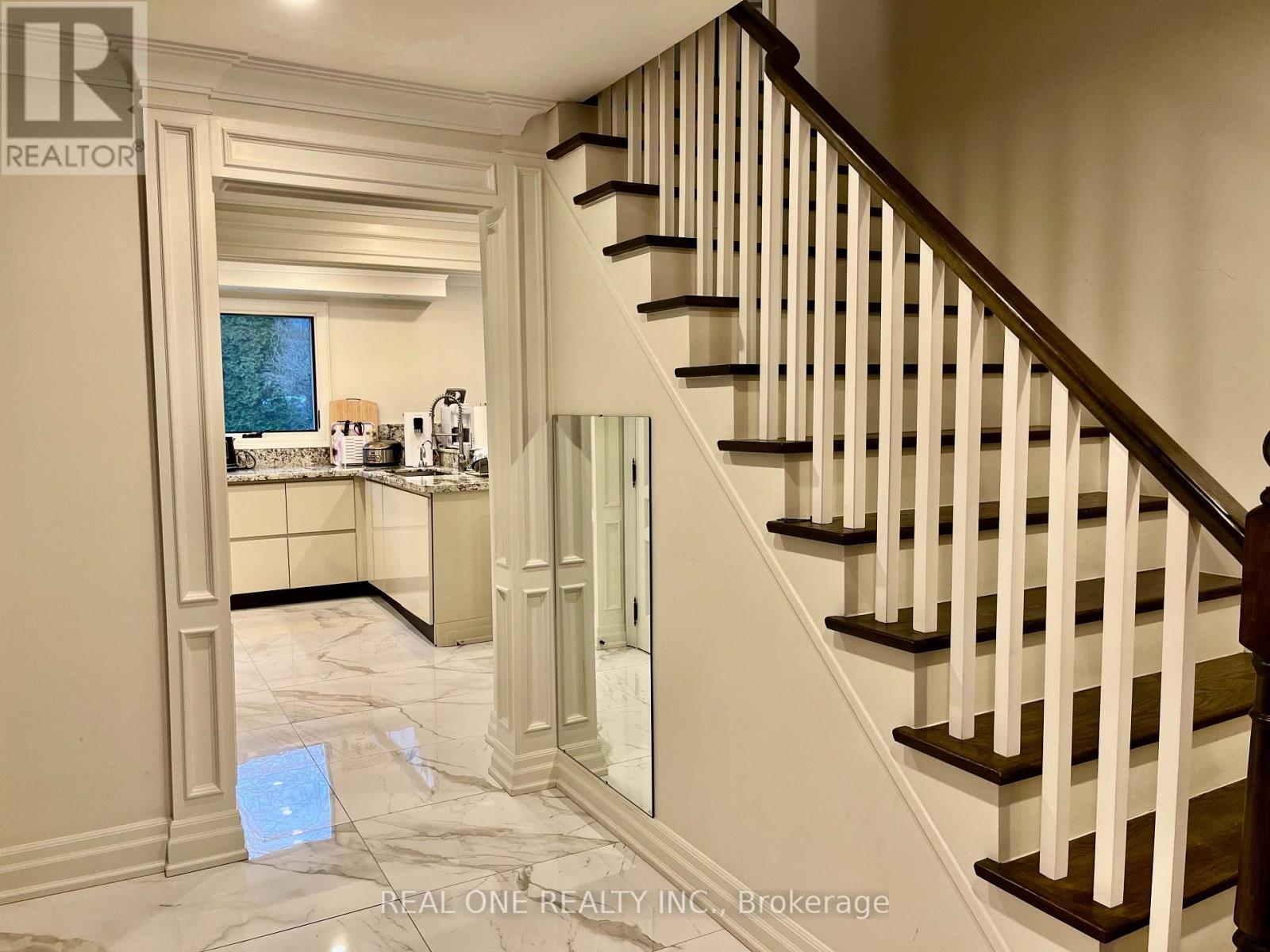 271 Lawson Street, Oakville, Ontario  L6J 5R7 - Photo 3 - W12869568