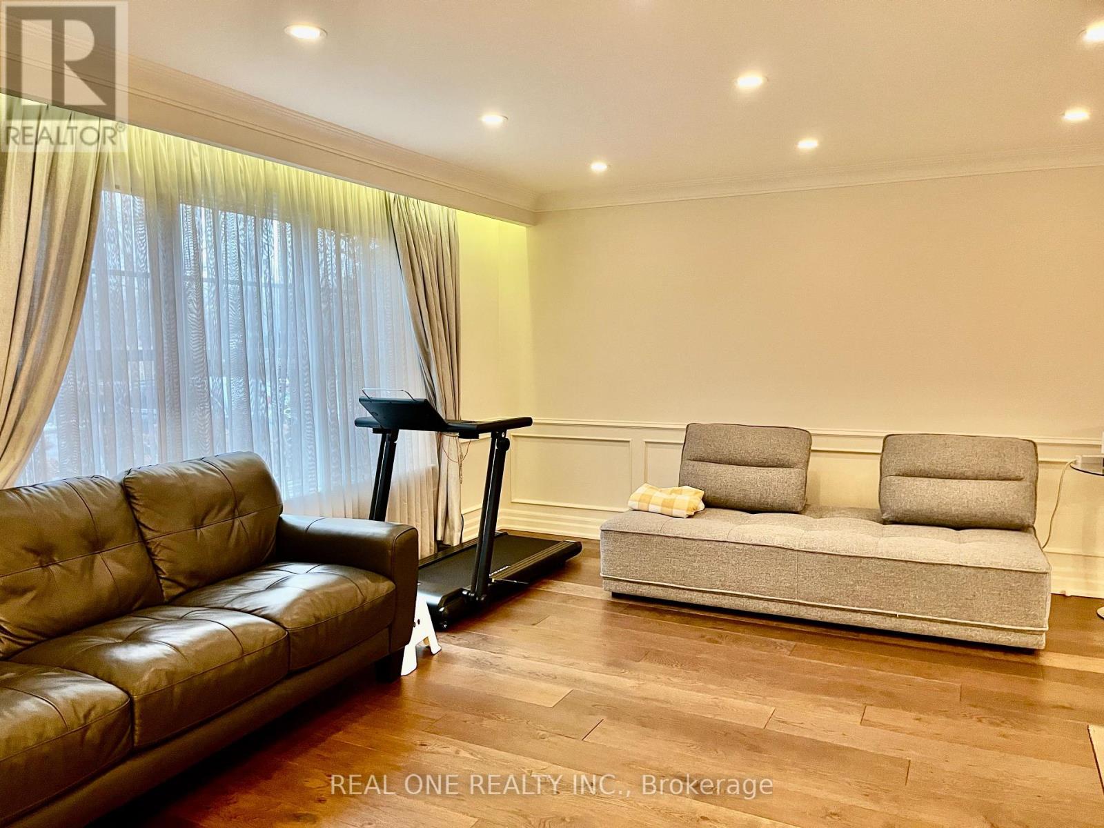 271 Lawson Street, Oakville, Ontario  L6J 5R7 - Photo 7 - W12869568