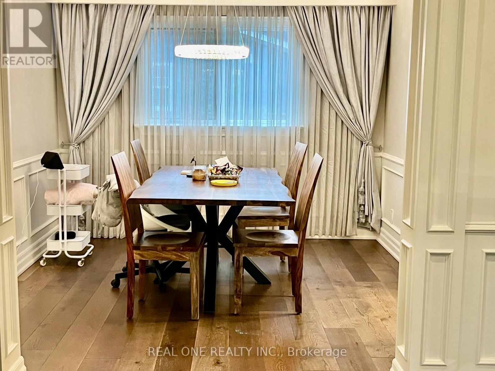 271 Lawson Street, Oakville, Ontario  L6J 5R7 - Photo 8 - W12869568