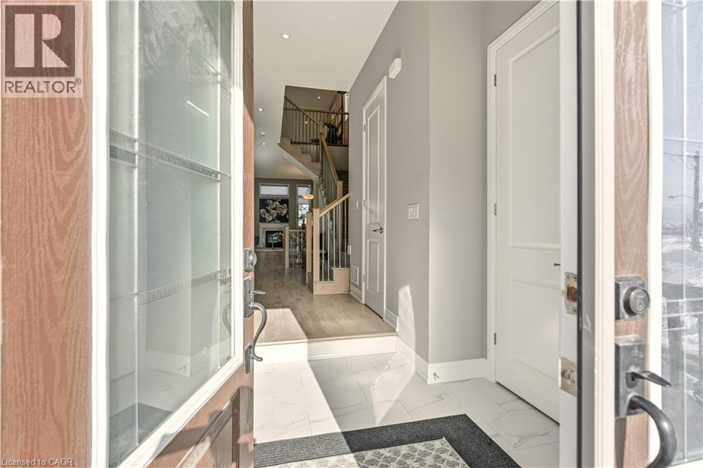 1456 Ford Strathy Crescent, Oakville, Ontario  L6H 3W9 - Photo 4 - 40801784