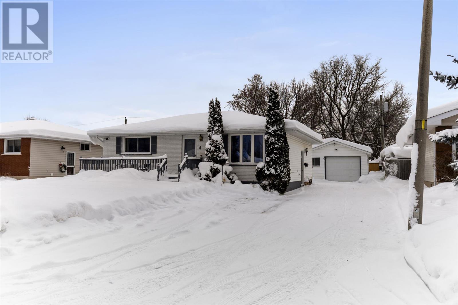 4 St. Michael's SQ, Sault Ste. Marie, Ontario