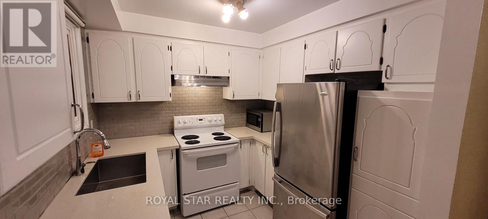 110 - 11 Harrisford Street, Hamilton, Ontario  L8K 6L7 - Photo 2 - X12816110